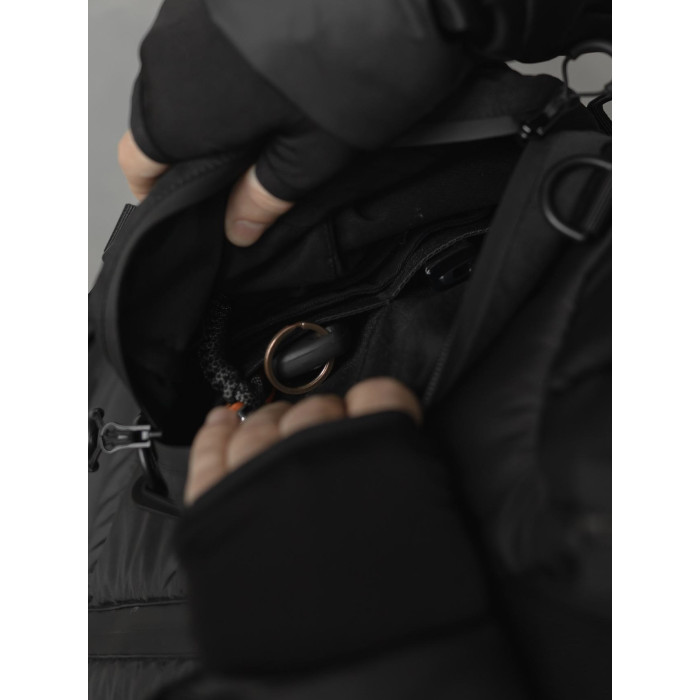 Cумка із зовнішніми кишенями та карабінами