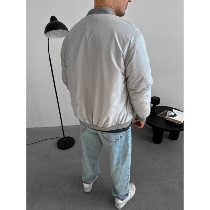 Базовий oversize бомбер
