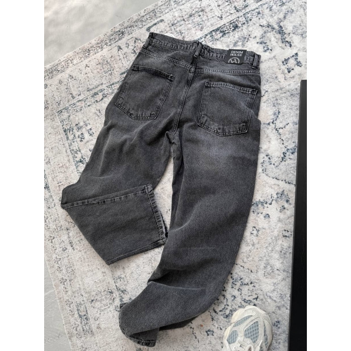 Джинси Baggy з акцентною нашивкою