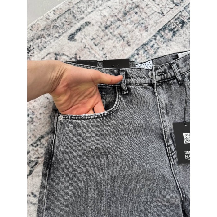 Джинси Baggy з акцентною нашивкою