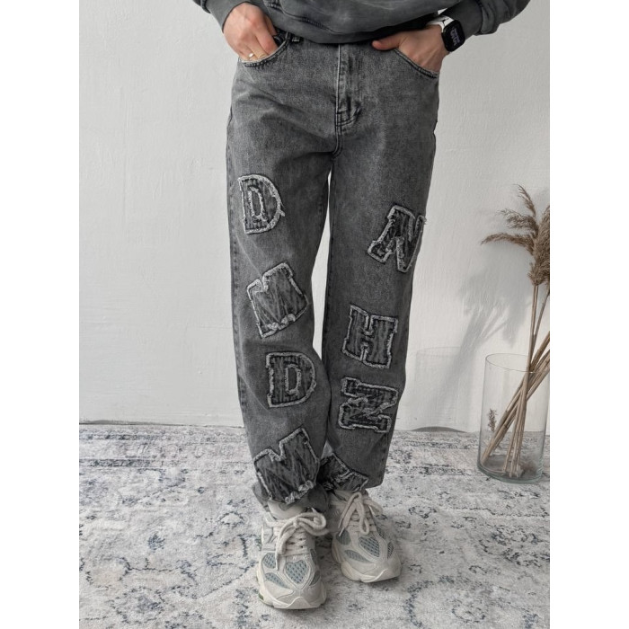 Джинси Baggy з акцентною нашивкою