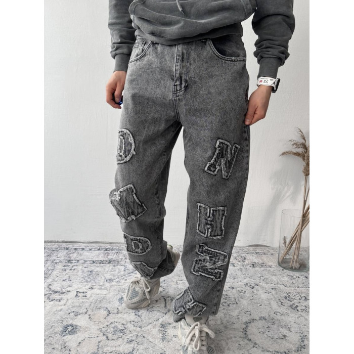 Джинси Baggy з акцентною нашивкою