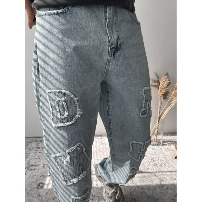 Джинси Baggy з акцентною нашивкою