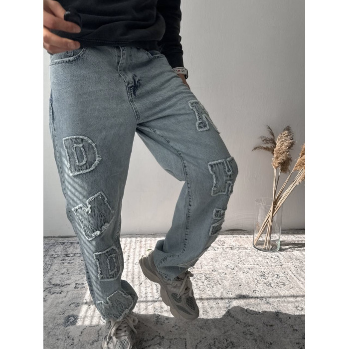 Джинси Baggy з акцентною нашивкою