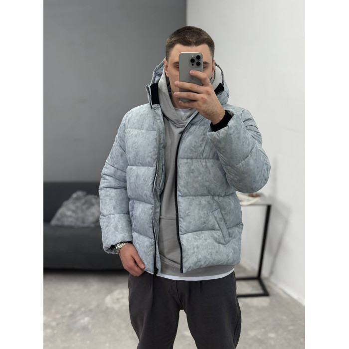 Об'ємна зимова куртка