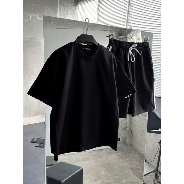 Oversize костюм з акцентними смужками