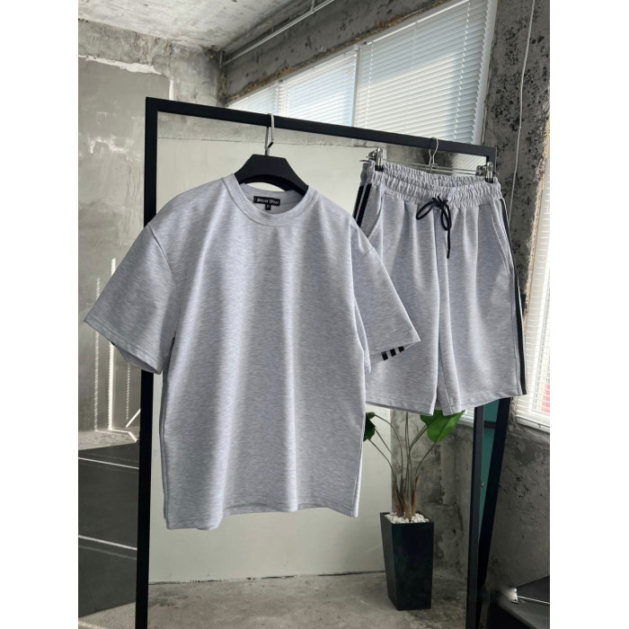 Oversize костюм з акцентними смужками