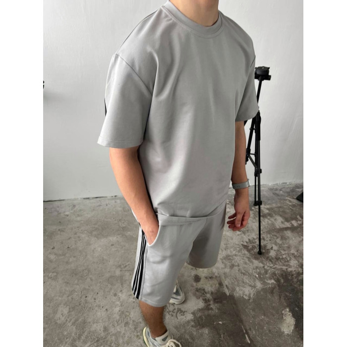 Oversize костюм з акцентними смужками
