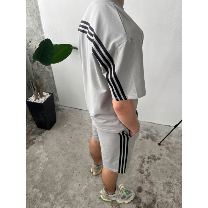 Oversize костюм з акцентними смужками