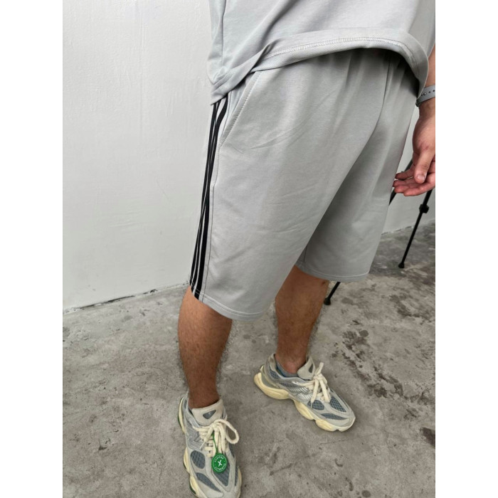 Oversize костюм з акцентними смужками