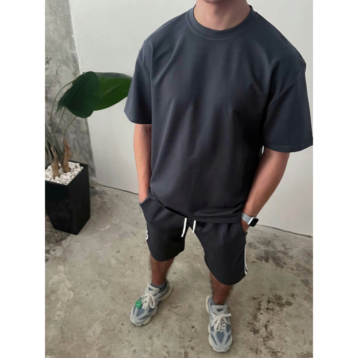 Oversize костюм з акцентними смужками