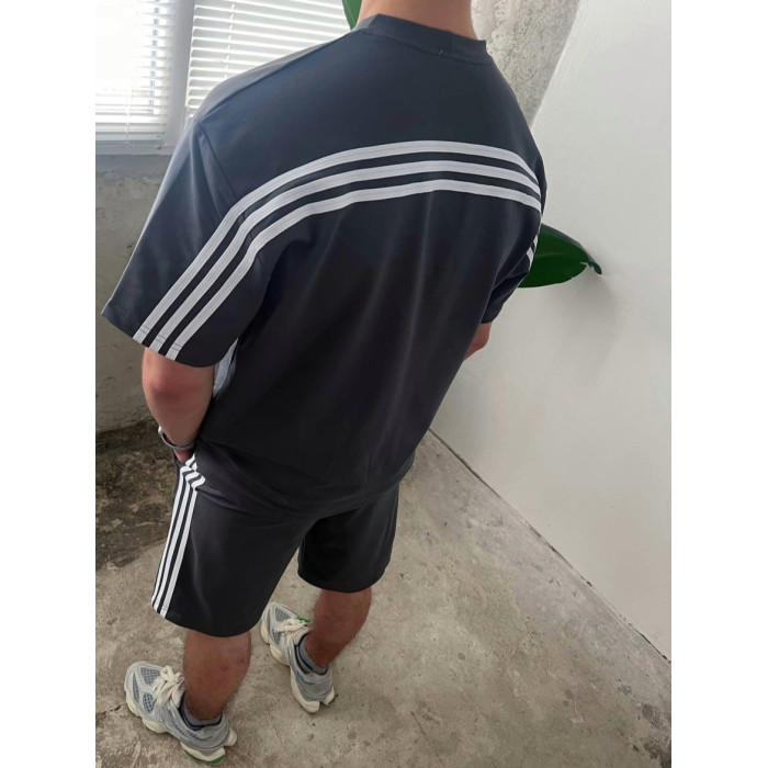 Oversize костюм з акцентними смужками