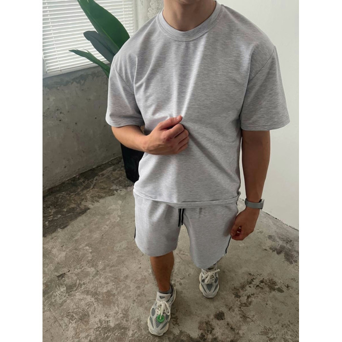 Oversize костюм з акцентними смужками
