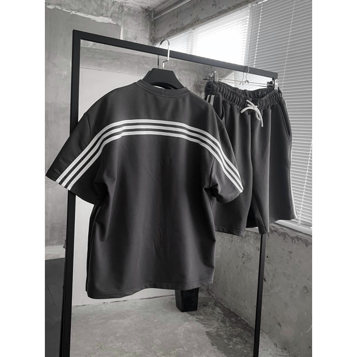 Oversize костюм з акцентними смужками