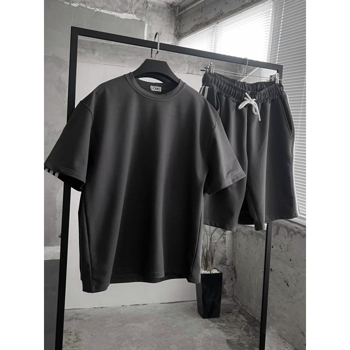 Oversize костюм з акцентними смужками