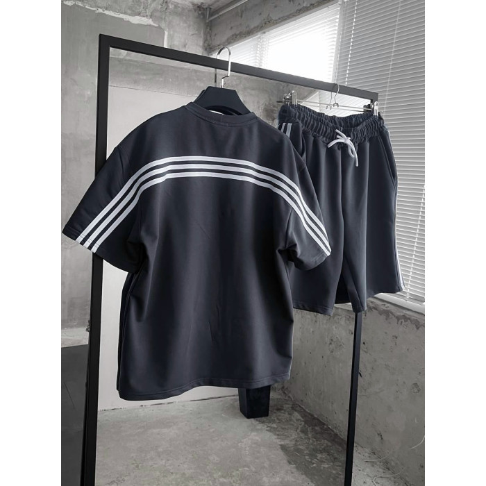 Oversize костюм з акцентними смужками