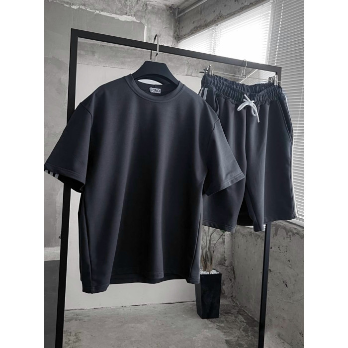 Oversize костюм з акцентними смужками