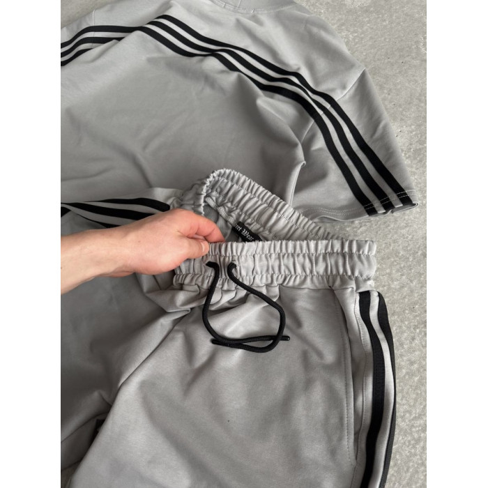 Oversize костюм з акцентними смужками