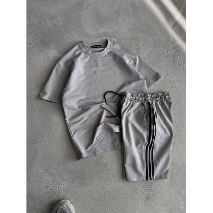Oversize костюм з акцентними смужками