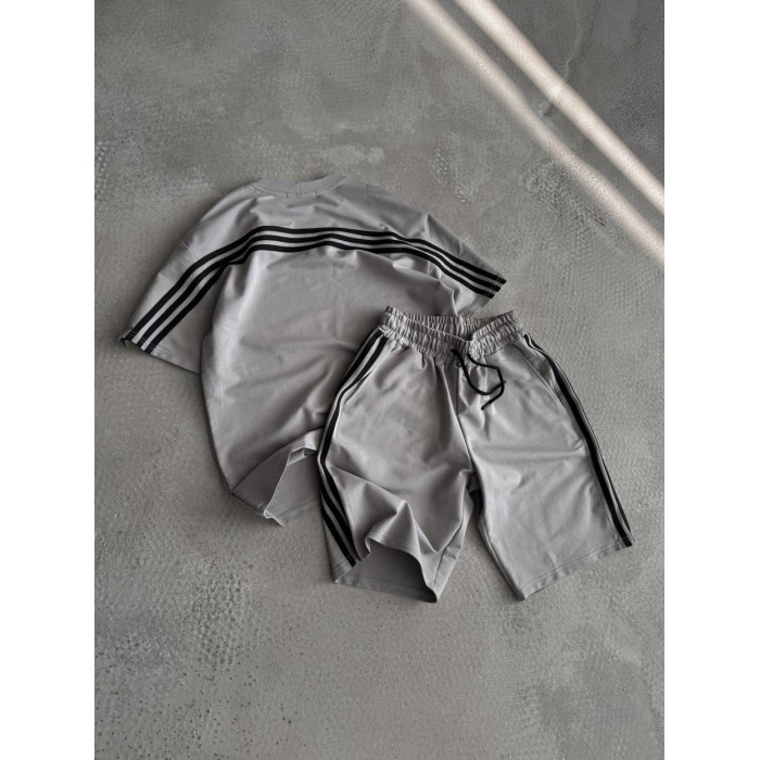 Oversize костюм з акцентними смужками