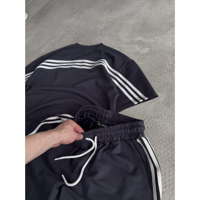Oversize костюм з акцентними смужками