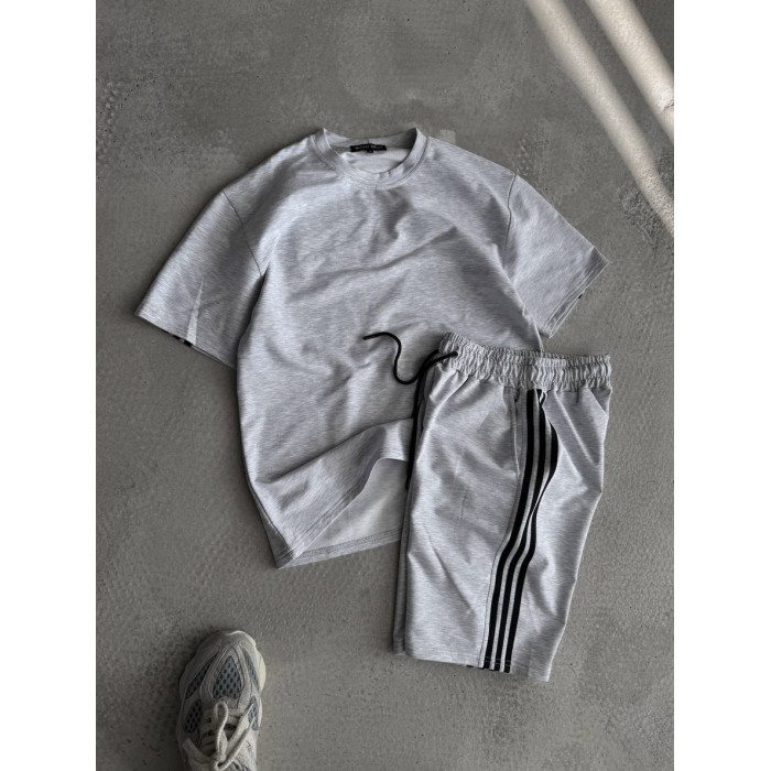 Oversize костюм з акцентними смужками