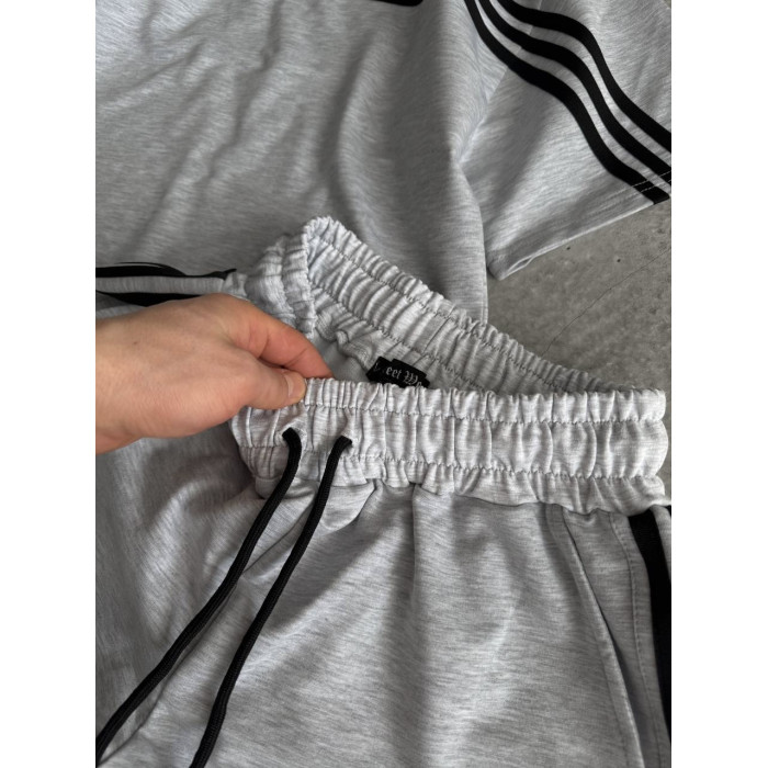 Oversize костюм з акцентними смужками