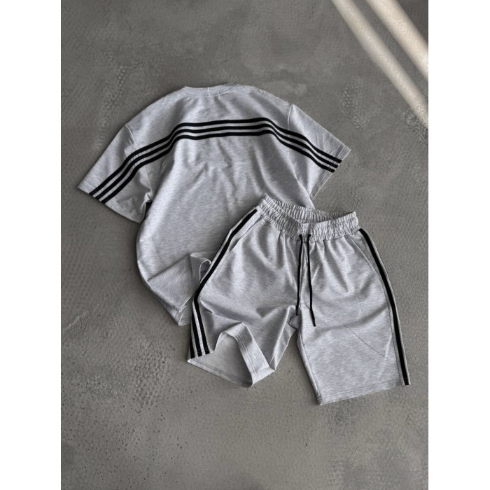 Oversize костюм з акцентними смужками