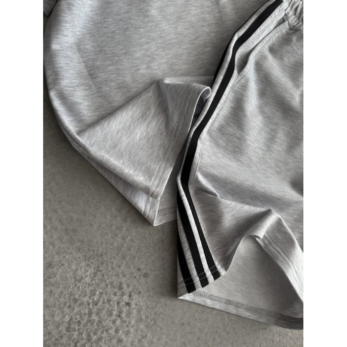 Oversize костюм з акцентними смужками