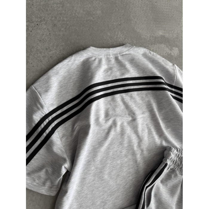 Oversize костюм з акцентними смужками
