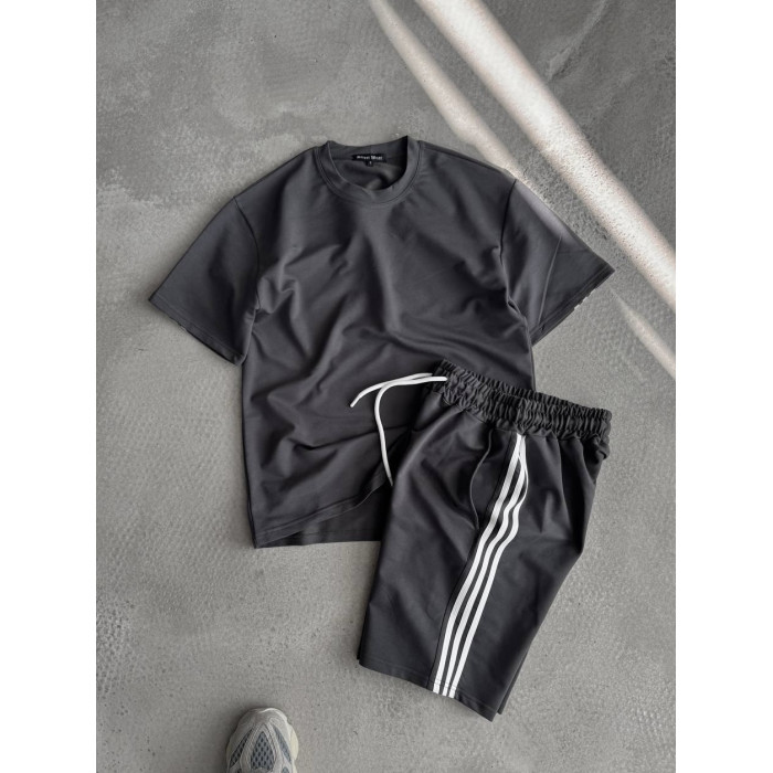 Oversize костюм з акцентними смужками