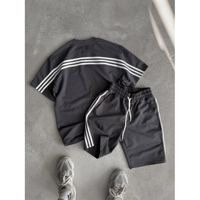 Oversize костюм з акцентними смужками