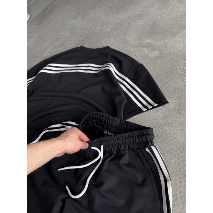 Oversize костюм з акцентними смужками