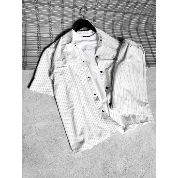 Літній oversize костюм у смужку