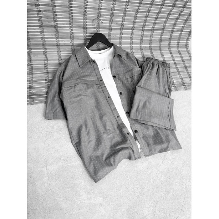 Літній oversize костюм у смужку