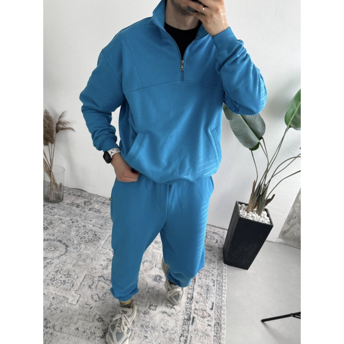 Об'ємний спортивний костюм
