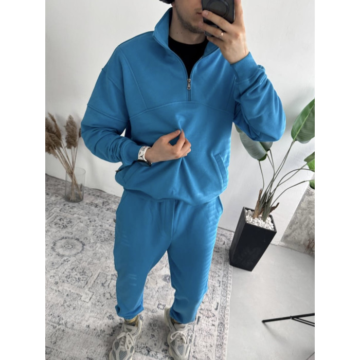 Об'ємний спортивний костюм