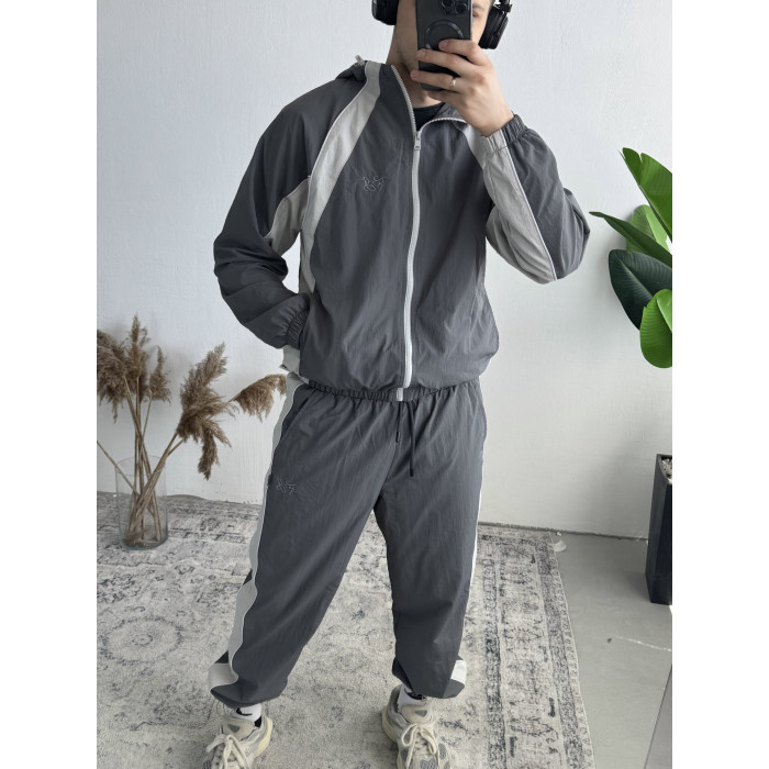Спортивний костюм з лампасами