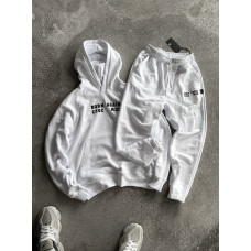 Об'ємний костюм з надписом