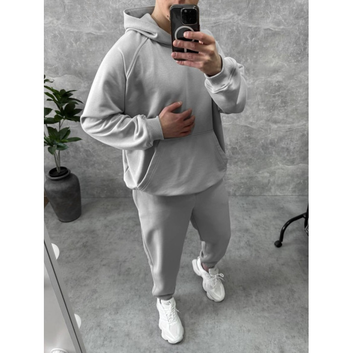 Спортивний костюм з акцентними швами