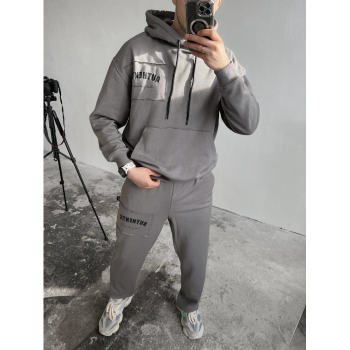 Спортивний костюм з надписом