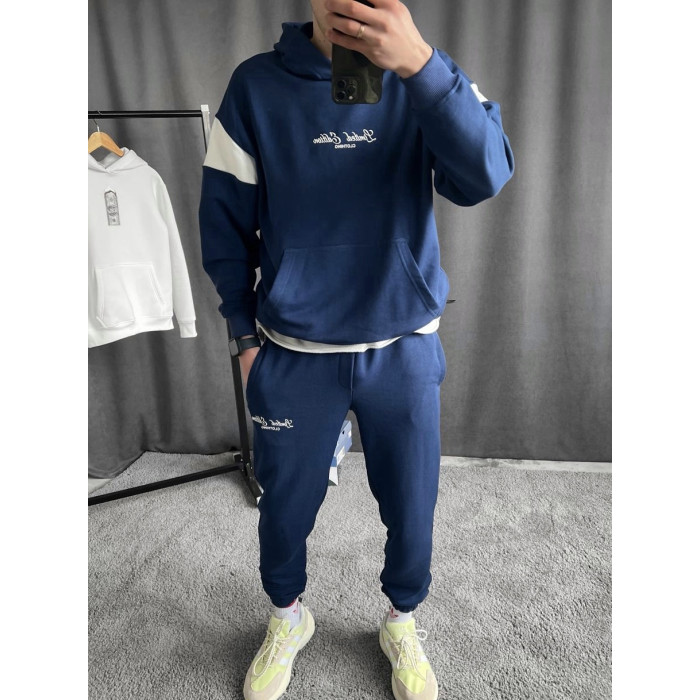 Спортивний костюм з надписом