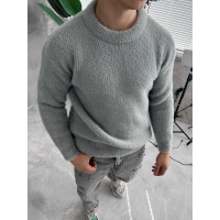 Об’ємний м’який светр 