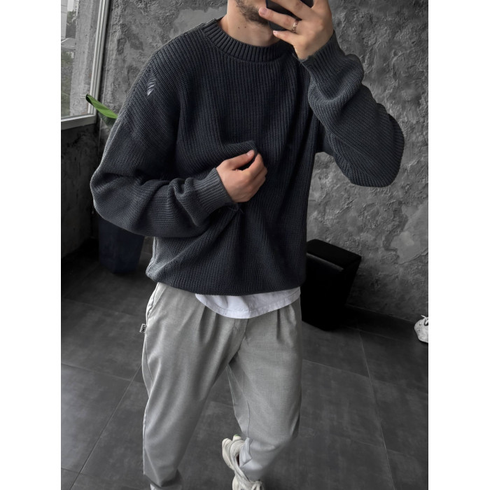 Об’ємний светр зі рваностями
