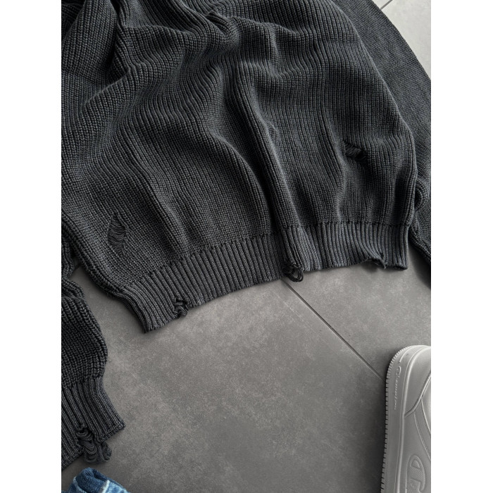 Об’ємний светр зі рваностями