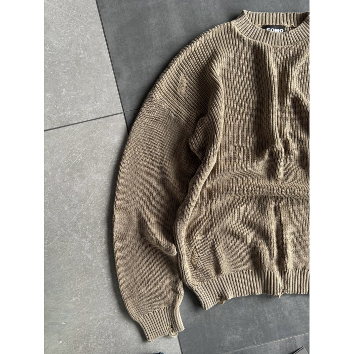Об’ємний светр зі рваностями