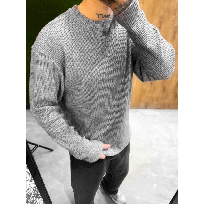 Об'ємний в'язаний светр