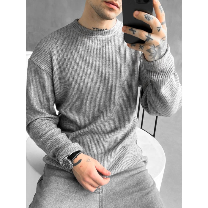 Об'ємний в'язаний светр