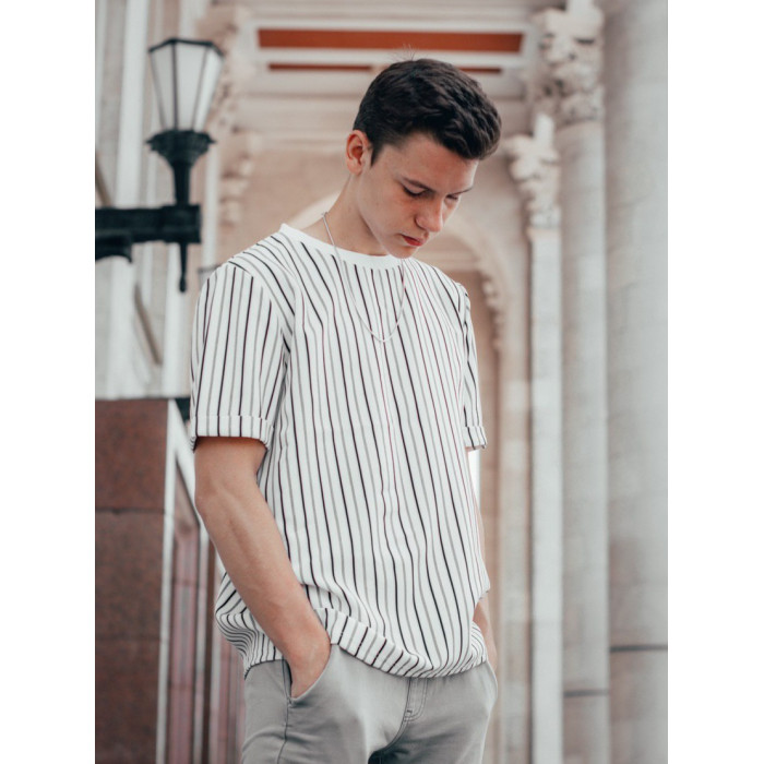 Oversize футболка у чорну смужку