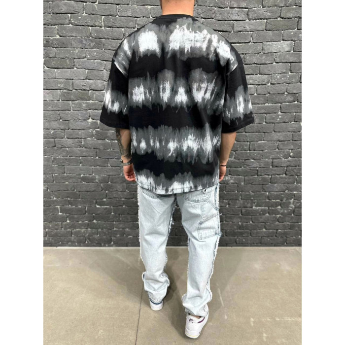 Oversize футболка з абстрактним принтом